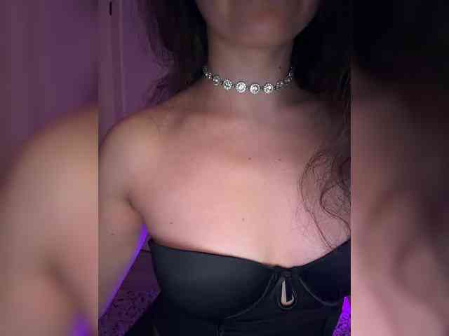 FeeBee Live Webcam on BongaCams