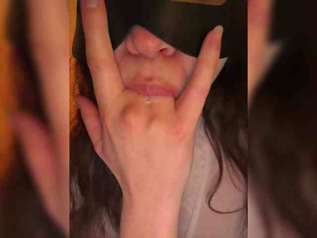 FeeBee Live Webcam on BongaCams