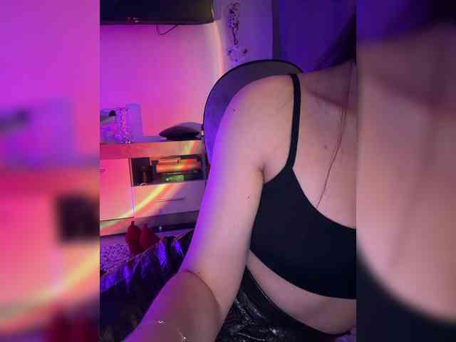 FeeBee Live Webcam on BongaCams