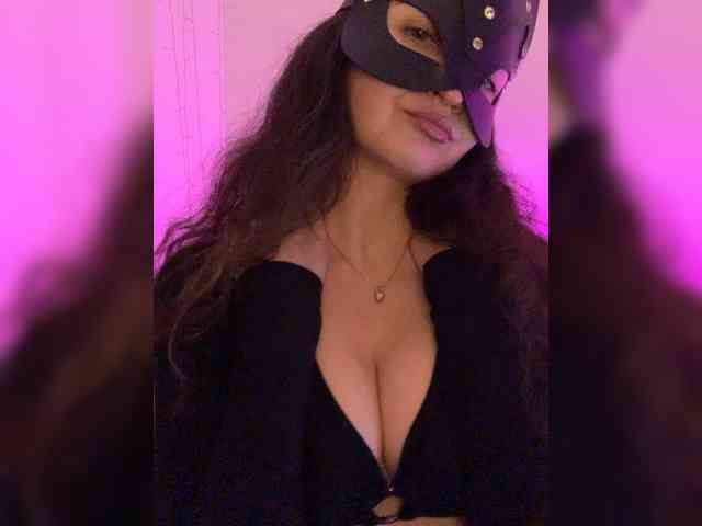 FeeBee Live Webcam on BongaCams