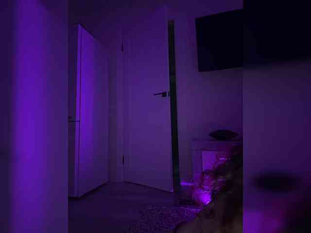 FeeBee Live Webcam on BongaCams