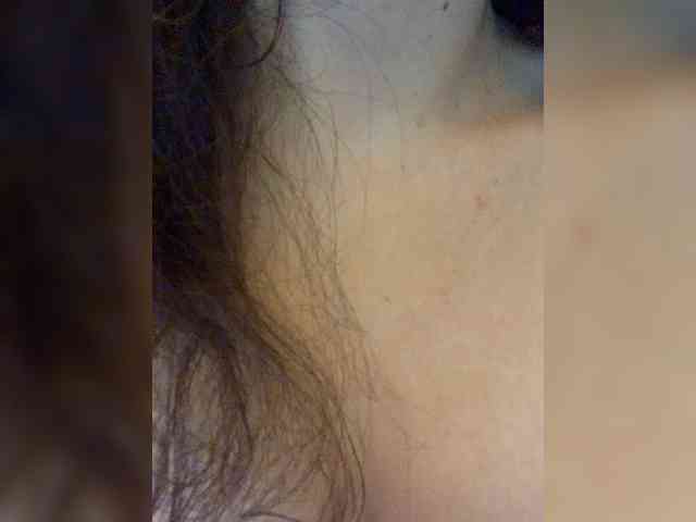 FeeBee Live Webcam on BongaCams