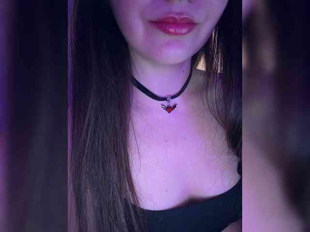 FeeBee Live Webcam on BongaCams