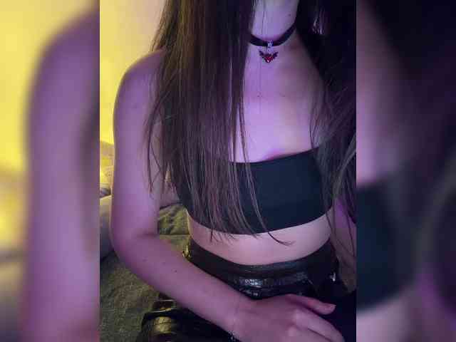 FeeBee Live Webcam on BongaCams