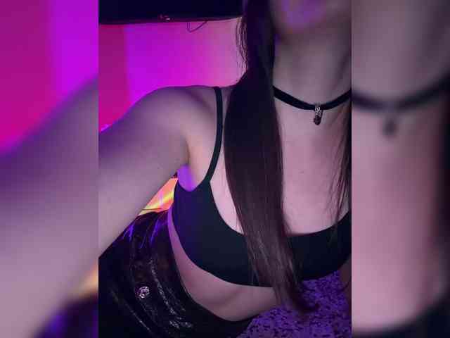 FeeBee Live Webcam on BongaCams