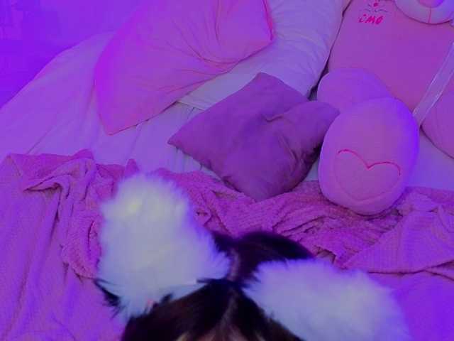 CoralineJones's BongaCams show and profile