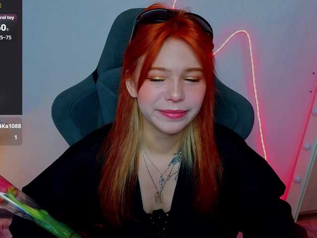 CoralineJones's BongaCams show and profile