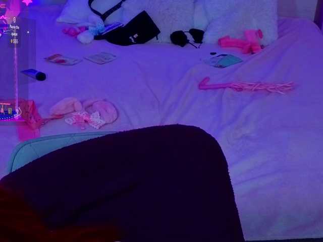 видео CoralineJones