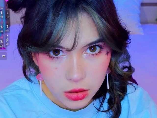 CoralineJones live cam