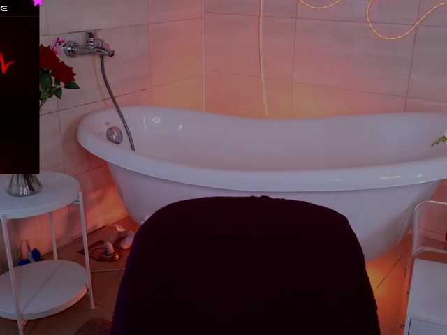 CoralineJones's BongaCams show and profile