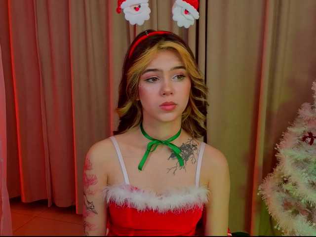 CoralineJones's BongaCams show and profile