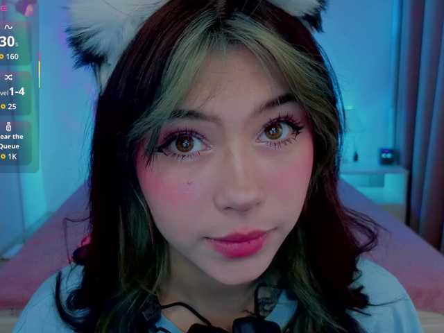 CoralineJones live cam