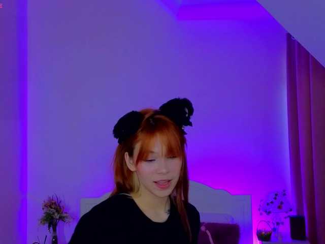 CoralineJones's BongaCams show and profile