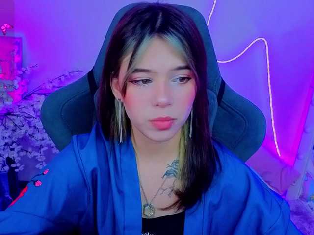 CoralineJones's BongaCams show and profile