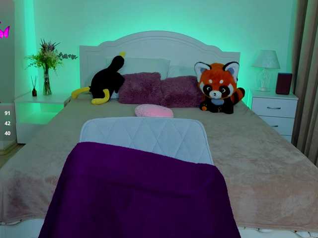 CoralineJones's BongaCams show and profile