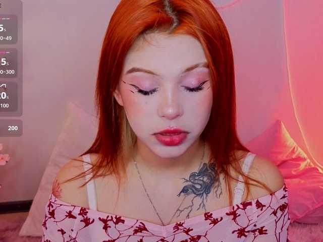 вебкам CoralineJones