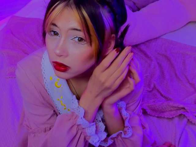 CoralineJones's BongaCams show and profile