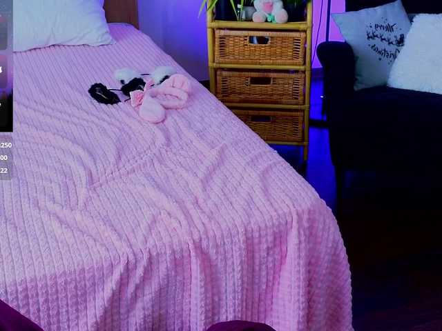 CoralineJones's BongaCams show and profile