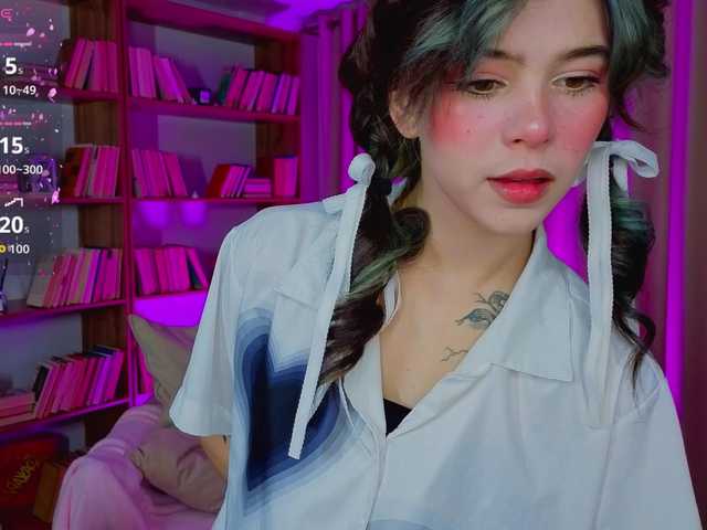 CoralineJones live cam