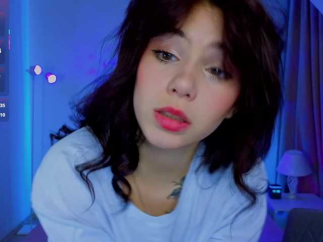  CoralineJones chat room