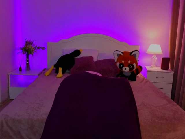 CoralineJones's BongaCams show and profile