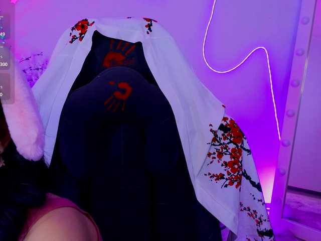 CoralineJones's BongaCams show and profile