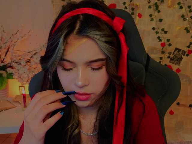 CoralineJones's BongaCams show and profile