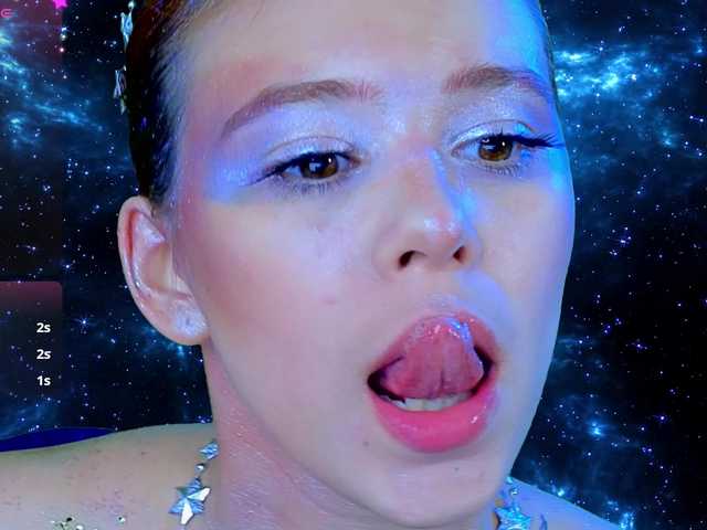 видео CoralineJones