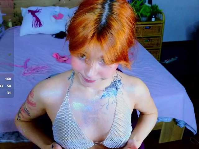 видео CoralineJones