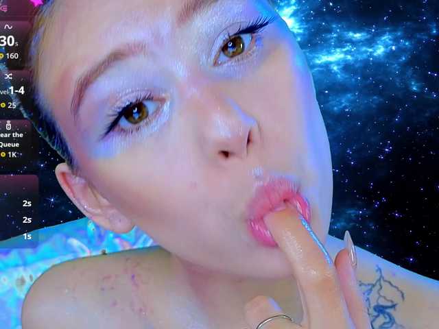 CoralineJones's BongaCams show and profile