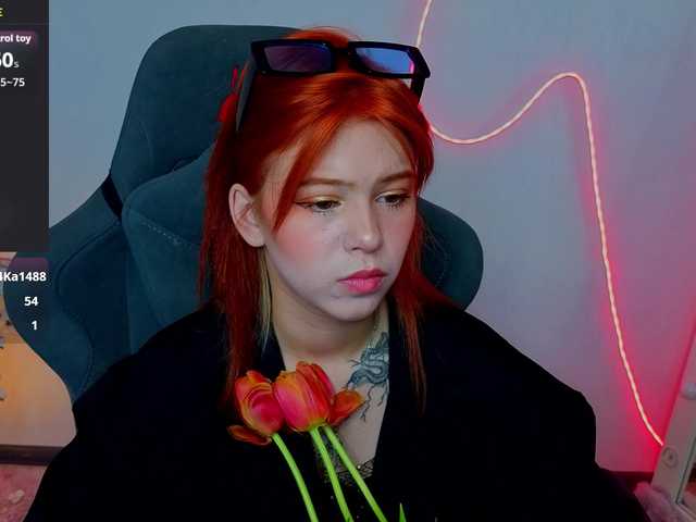 CoralineJones's BongaCams show and profile