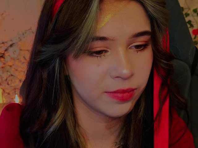 CoralineJones's BongaCams show and profile