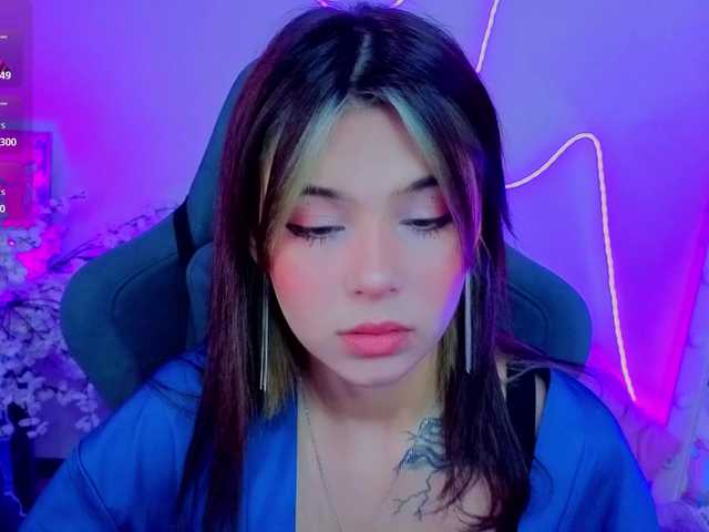 CoralineJones's BongaCams show and profile