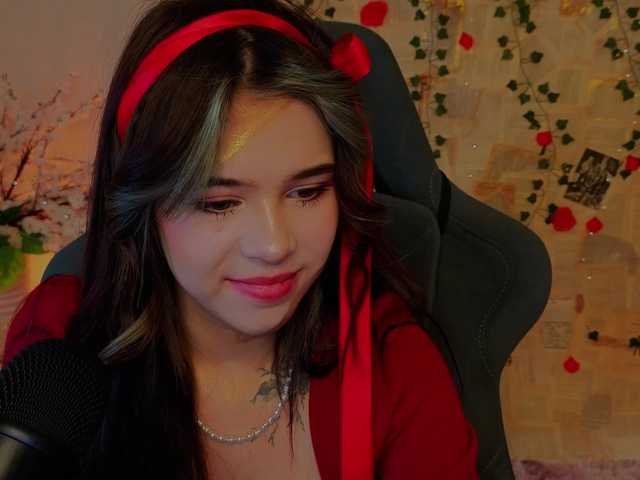 CoralineJones's BongaCams show and profile