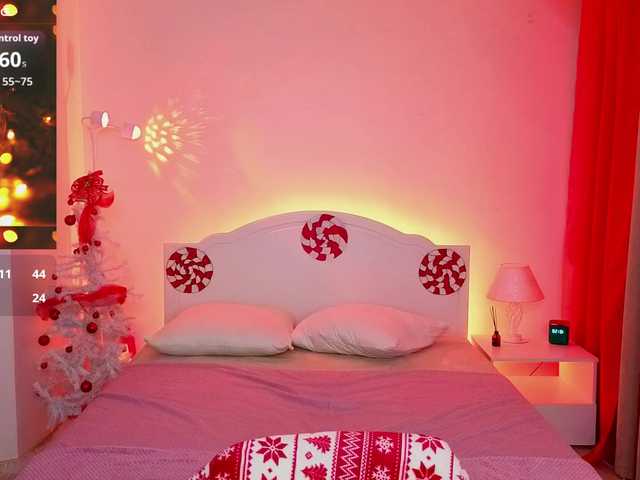 CoralineJones's BongaCams show and profile