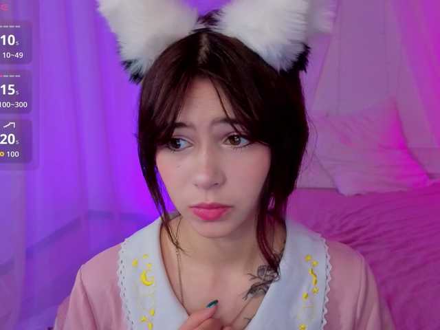 CoralineJones live cam