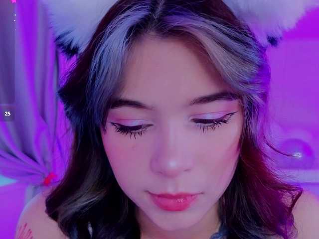 CoralineJones's BongaCams show and profile