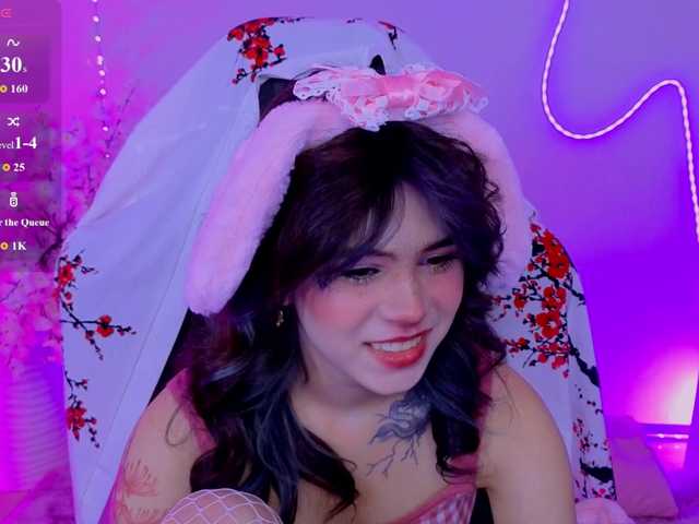 CoralineJones's BongaCams show and profile