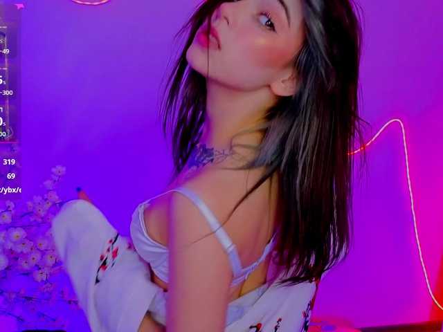 CoralineJones's BongaCams show and profile