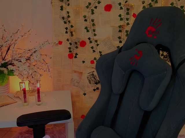 CoralineJones's BongaCams show and profile