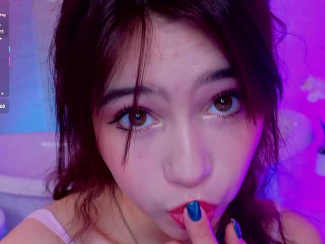 CoralineJones from BongaCams