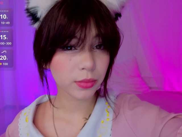 CoralineJones live cam