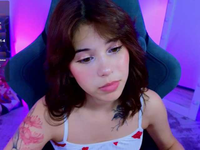 Watch CoralineJones Streaming Live