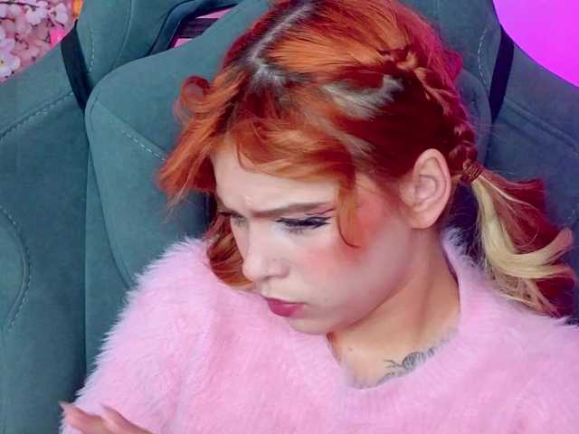 CoralineJones's BongaCams show and profile