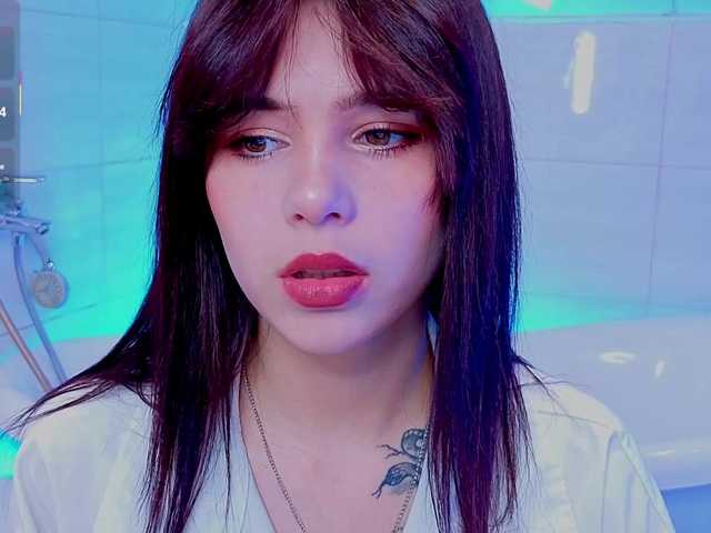 CoralineJones webcam