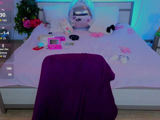 CoralineJones's BongaCams show and profile