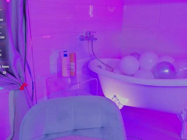 CoralineJones live cam