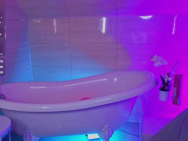 CoralineJones from BongaCams