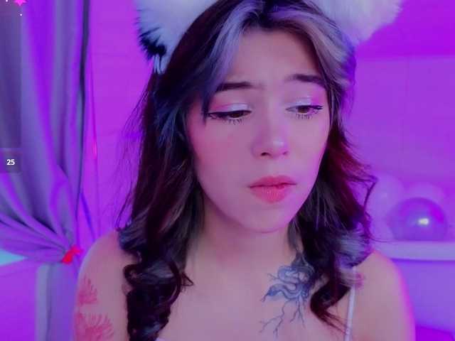 CoralineJones live cam