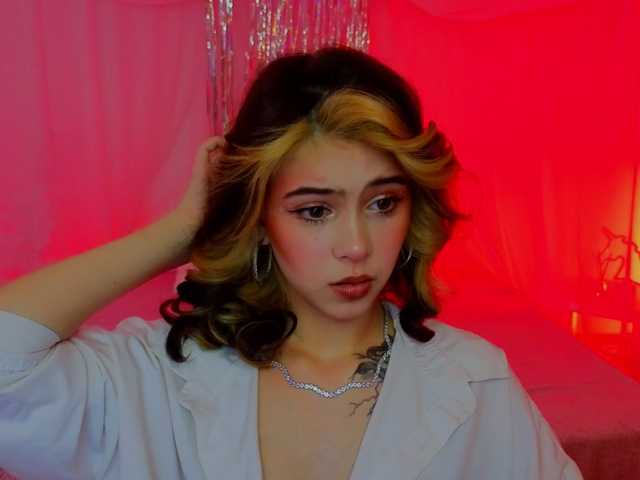 CoralineJones's BongaCams show and profile